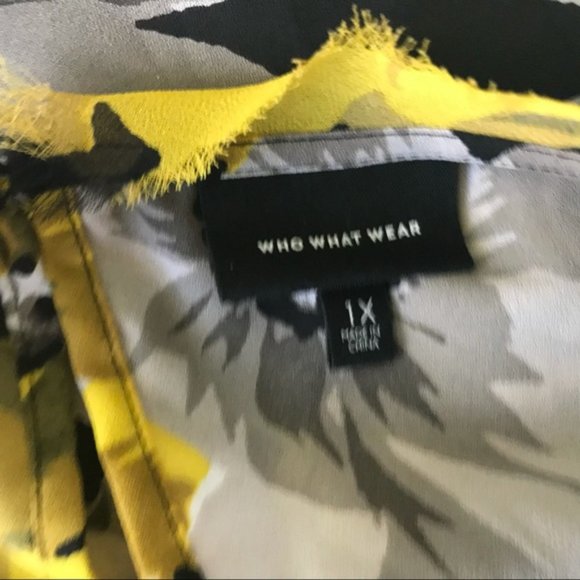 SOLD!!! Who What Wear Sleeveless Top, Multi-Floral - Picture 6 of 7